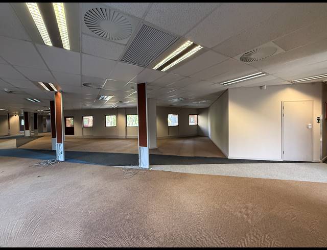555M² OFFICE TO LET IN PARKTOWN